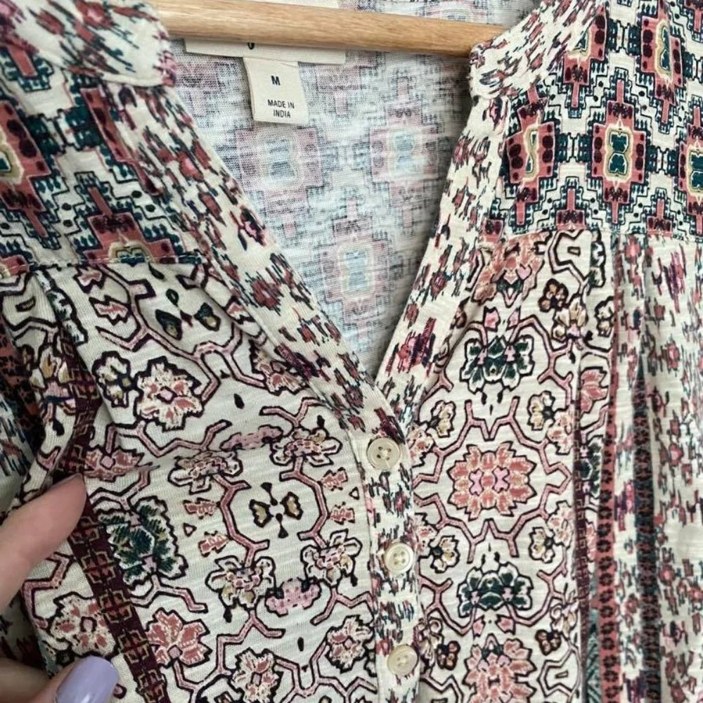 Patterned Open-Collared Blouse - Picture 2 of 3